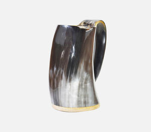 Mug en corne à boire viking artisanal de qualité supérieure avec une finition authentique en grain naturel gris et noir, style nordique traditionnel - Product Image 6