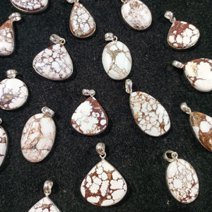 Collar con Colgante de Plata de Ley 925 con Turquesa y Múltiples Piedras de Alta Calidad, Diseño Caballo Salvaje - Product Image 6