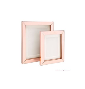 Cadre photo en fer fabriqué à la main avec ferronnerie complexe pour une décoration intérieure esthétique et élégante - Product Image 4