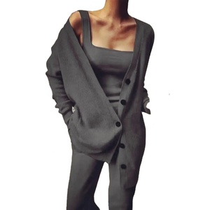 Ensemble trois pièces chaud d'hiver de haute qualité pour femmes, pull à col roulé en tricot, gilet en polyester/coton, pantalon large, vêtements décontractés pour femmes - Product Image 1