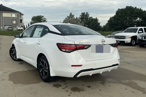 NISSAN Sentra SV Berlina 4 Porte di Lusso in Ottime Condizioni - Product Image 2