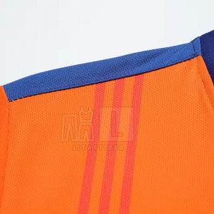 Tenue d'entraînement de football OEM, 100% polyester respirant et à séchage rapide, impression par sublimation, logo personnalisé sur le devant, prix bas - Product Image 3