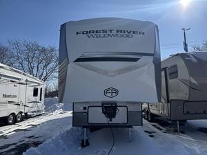 Nuevo 2026 Forest River Wildwood Heritage Glenn 380W-D-R - Product Image 4