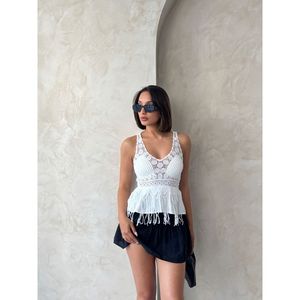 Blusa al por mayor con detalles de encaje y tirantes - Product Image 2