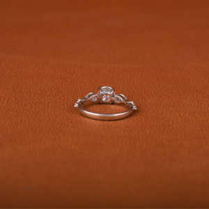 Bague de fiançailles élégante classique et vintage plaqué or massif 14KT coupe ronde diamant cultivé en laboratoire bague cadeau pour femme certificat IGI - Product Image 4