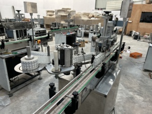 Planta de tratamiento de agua mineral 2000BPH Fabricación de bebidas de alta productividad Motor eléctrico incluido Engranaje PLC Cojinete PET - Product Image 4