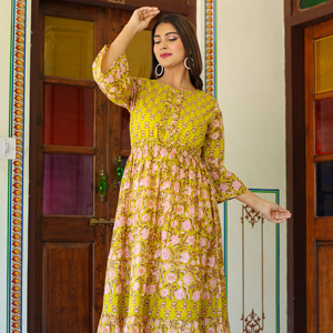 Robe Anarkali en coton lurex vert à imprimé floral avec manches évasées, tissu doux et confortable, col rond, idéale pour les femmes - Product Image 4