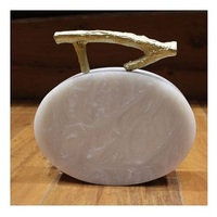 Nouvelle Pochette en Résine au Design Original avec Chaînes Perlées, Bretelles et Motif Géométrique, Fermeture Magnétique - Multicolore, Fabriquée en Inde pour les Mariages