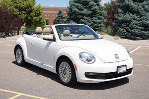 Volkswagen Beetle 2013, 2.5L, Cabriolet, Boîte de vitesses automatique, Intérieur en cuir foncé, Taille des pneus R16, Volant à gauche, Caméra arrière, Occasion - Product Image 6