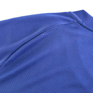 เสื้อฟุตบอลผ้าโพลีเอสเตอร์น้ำหนักเบาระบายอากาศได้ดีแห้งเร็วเสื้อผ้าฝึกสีและโลโก้ตามสั่ง - Product Image 5