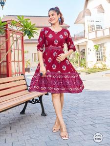 เสื้อพิมพ์ลายเรยอนสำหรับนักออกแบบคุณภาพสูงพร้อมเข็มขัดและแขนยางยืด - Product Image 3