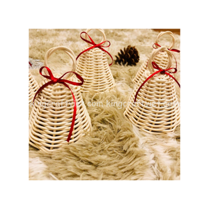 Tendance chaude Collection tissé à la main en rotin naturel cloche de noël ornement mignon arbres de noël suspendus décor couronne personnalisé 100 pièces quantité minimale de commande - Product Image 1