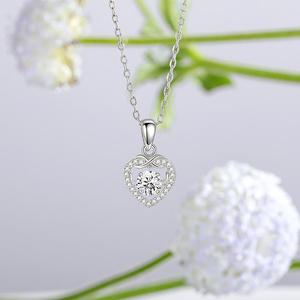 สร้อยคอรูปหัวใจ Jeulia ชุบโรเดียม ประดับด้วยหินควอตซ์เต้นรำ - Product Image 4