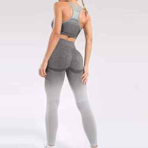Conjunto de yoga personalizado para mujer, hecho con material de alta elasticidad para una mayor movilidad y comodidad duradera. - Product Image 3