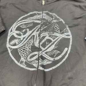 Dtfd tg sweat à capuche élégant imprimé oeuvre tissu polaire chaud design confortable parfait pour le streetwear hiver et la mode gym - Product Image 4