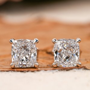 Pendientes de Diamante de Laboratorio de Alta Calidad, Corte Cojín de 2.00ct, Solitario, Engaste de Puntas, Pendientes de Boda, Regalo para Ella - Product Image 1