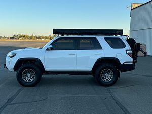 Toyota 4Runner TRD Off-Road Premium 4x4 2018 d'occasion de bonne qualité - Prêt à être expédié - Product Image 6
