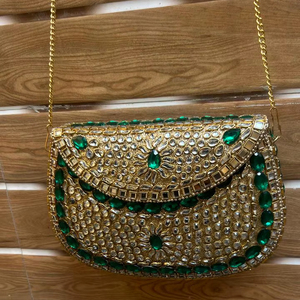 Bolso de mano y bandolera de metal con mosaico, marco cuadrado con piedras, cadenas con diseño de patrón y decoración de perlas, hecho a mano. - Product Image 4