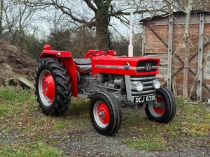 Compre un Tractor Massey Ferguson MF135 con Alto Rendimiento, Gran Resistencia y Amplio Rango de Acción - Product Image 3