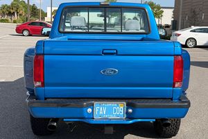 Ford F-150 Flareside XLT 4x4 de 1992, Motor V8 de 5.8 Litros, Caja Flareside, Color Azul Lapis Metálico - Product Image 4