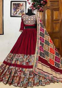 El último diseñador Navratri Muselina especial Algodón Impreso y espejo real Trabajo Lienzo Patta Lehenga Choli con Dupatta Full Stitch - Product Image 6