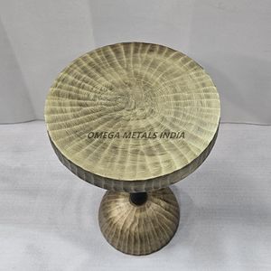 Table de salle à manger d'inspiration nordique avec métal doré et bois, un choix parfait pour les salons, les hôtels et les salles de banquet - Product Image 3