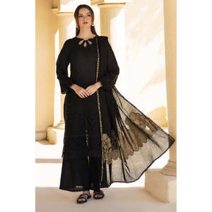 MIRAKHI Conjunto Casual de 3 Piezas: Camisa Chikanari con Bordado de Pollo y Dupatta de Chifón con Estampado LAWN JAQUARD -BIC-5200 - Product Image 1