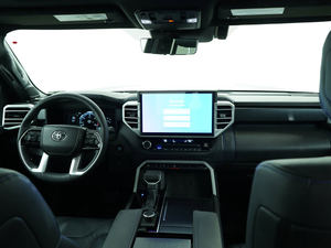 1000% % Limpie Usado 2025 Toyotaaa Tundra Platinum CrewMax Cab 4WD Usado - Product Image 2