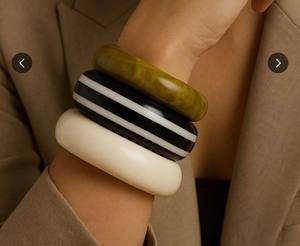 Black and White Unisex Acrylic <b>Bangles</b> Self-Designed Round Shaped Glossy Resin Bracelet Accessory Bohemian Style Women and <b>Men</b> - Product Image 5