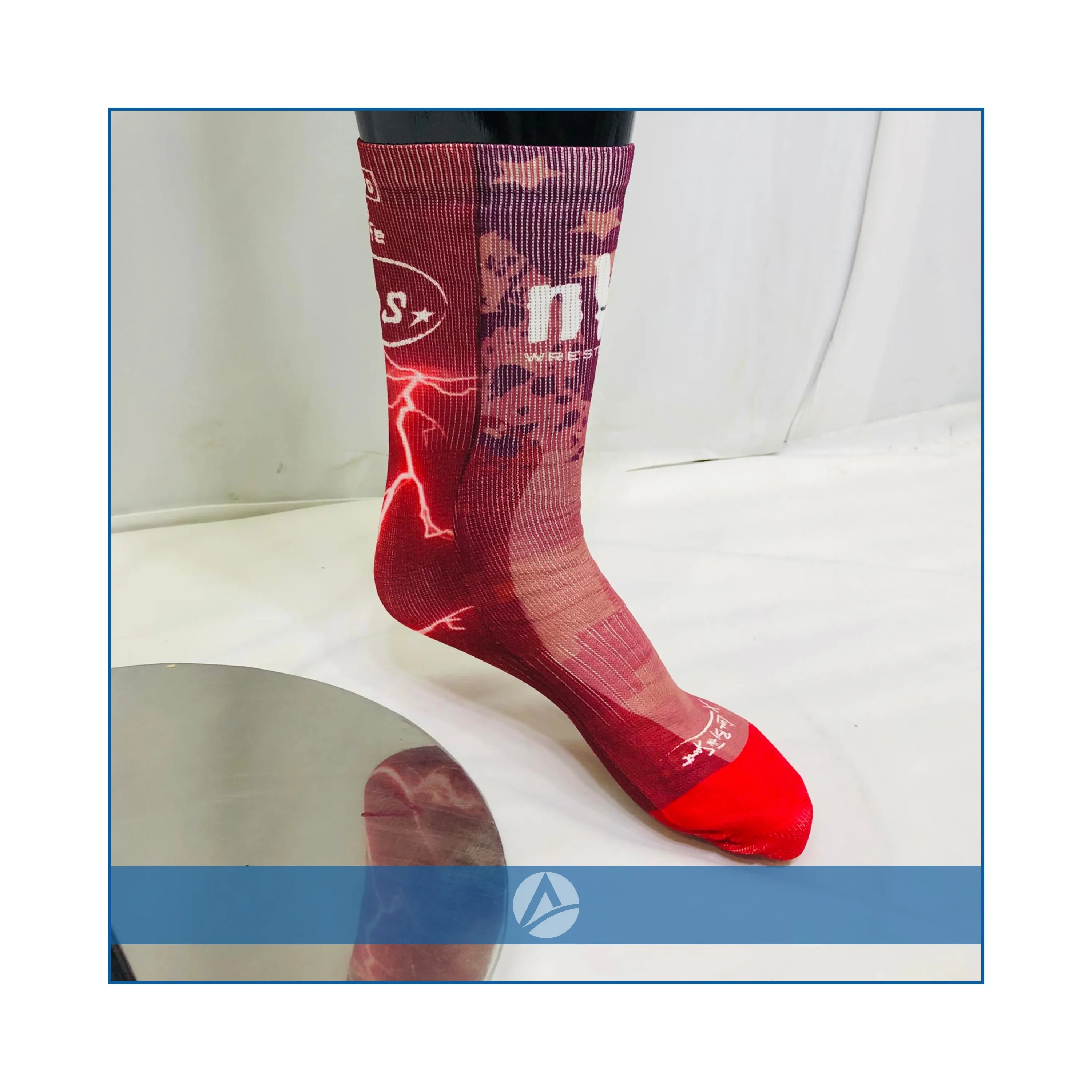 Ayaklarınızı kuru ve serin tutmaya ve karışım teknolojisi çoraplarını çalıştırmaya yardımcı olmak için özel havalandırma bölgesi ile OEM erkek çorabı