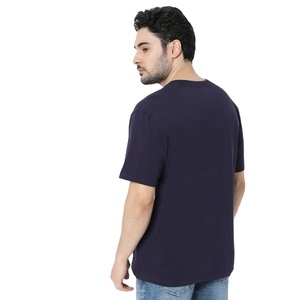 T-shirt à col rond graphique oversize pour homme avec slogan Premium Comfort Fit et design élégant - Product Image 4