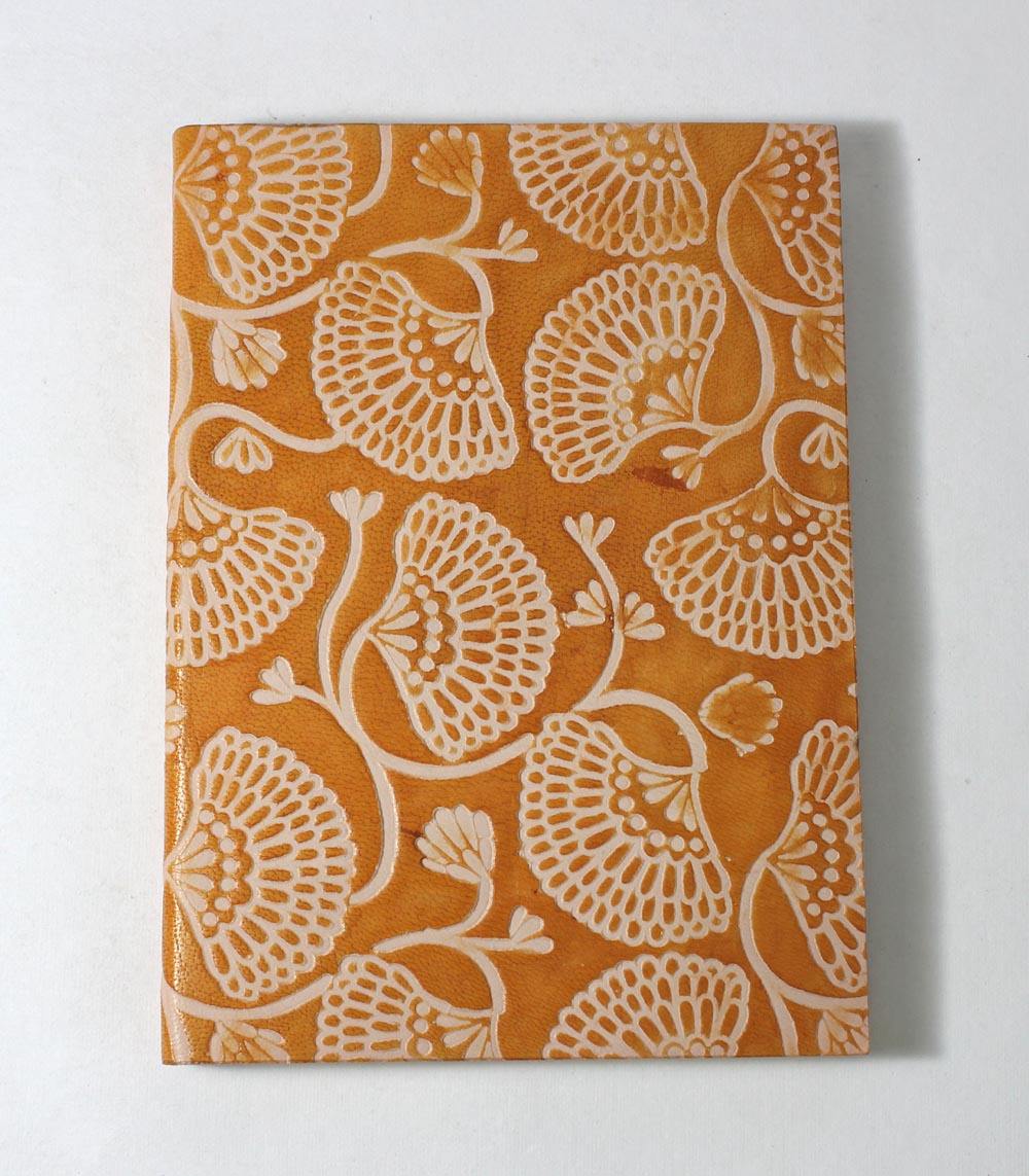 สีน้ำตาล