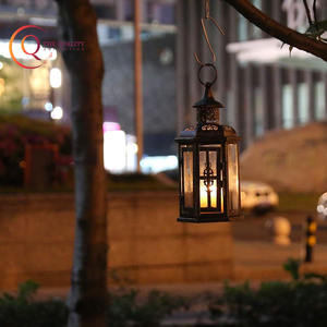 โคมไฟสไตล์วินเทจพร้อมลวดลายตกแต่งสำหรับบรรยากาศที่อบอุ่นเหนือกาลเวลาพร้อมแผ่นกระจกและด้านบนทรงโดมเพื่อการเรืองแสงแบบอ่อน - Product Image 3