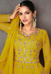 2025 diseño de calidad de éxito Lehenga Choli con bordado de encaje elegante colección de diseñador indio Dupatta - Product Image 5