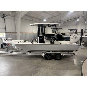 Bateau de pêche à console centrale en aluminium neuf 2026 TideWater Boats 2300 CB 300 CV avec moteur hors-bord pour la pêche au bar et les loisirs, exporté - Product Image 3
