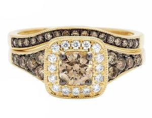 Bague torsadée en diamant d'excellente qualité en or 18 carats pour cadeaux de couples à thèmes romantiques ou ensemble assorti disponible à un prix abordable - Product Image 3