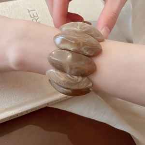 สร้อยข้อมือเรซินคริสตัลใสดีไซน์หรูหราโปร่งใสสร้อยข้อมือเรซินผสมสื่อลูกปัดและดอกไม้ฝัง - Product Image 2