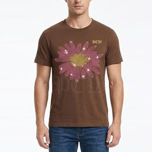 เสื้อยืดผู้ชายถักประดับคริสตัลทันสมัย แขนสั้น สไตล์ทางการ แฟชั่นสุดเท่สำหรับลุคสตรีท - Product Image 3