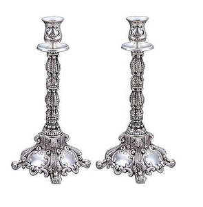 Candelabro de decoración de boda con diseño en relieve acabado en plata moderna de fabricante a granel a la venta comprar a precio barato. - Product Image 1