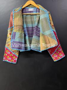 Veste courte matelassée vintage éco-responsable pour femmes, faite à la main en Inde avec poche, manteau d'automne et d'hiver - Product Image 5