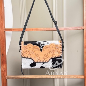 กระเป๋าสตางค์หนังวัวคาดลำตัวสะพายข้างสำหรับผู้หญิงกระเป๋าใส่ของหนังแท้ลายดอกทานตะวัน - Product Image 1