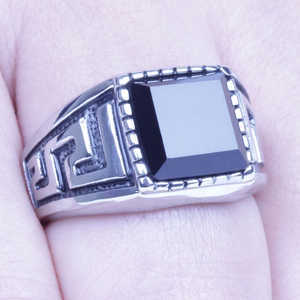 Anillo de Motero Harley para Hombre, Vintage, de Acero Inoxidable Plateado con Circonita Negra, Modelo SR139, Tallas 8-12 - Product Image 1