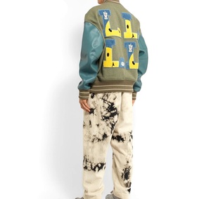 Chaqueta de invierno personalizada y elegante para hombre, de cuero genuino, impermeable, con parches bordados de piedras, estilo Letterman clásico para hombre, chaqueta Varsity. - Product Image 4