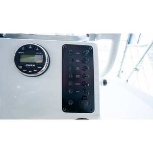 Bateau polyvalent de travail et de divertissement Robalo R160 2025 avec coque en fibre de verre, acier et aluminium pour opérations de patrouille, de remorquage et de vitesse - Product Image 4