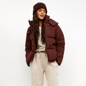 Chaqueta Acolchada para Mujer de Diseño Personalizado, Chaqueta Acolchada Marrón de Alta Calidad para Mujer con Capucha Desmontable, Tecnología de Material con Cremallera - Product Image 2