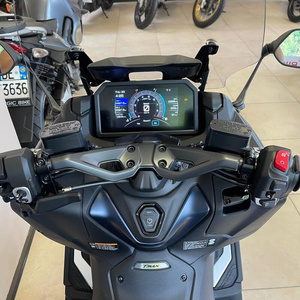 Motocicleta de Gasolina Yamaha T-Max 560 - Product Image 3