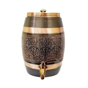 Distributeur d'eau en cuivre martelé avec bel oiseau et décalque floral sur un jaune pâle - Product Image 6