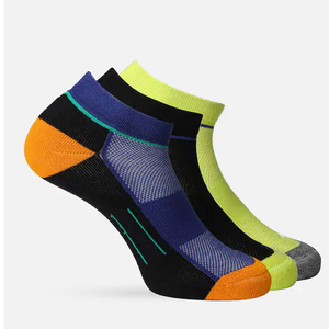 Calcetines deportivos de poliéster antideslizantes de alta calidad personalizados para jugadores de fútbol jóvenes con logotipo inferior hecho en Pakistán - Product Image 2