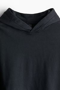 Sweat à capuche coupe ample et décontractée pour homme doublé en jersey de coton mélangé noir à manches longues avec poches latérales kangourou - Product Image 4