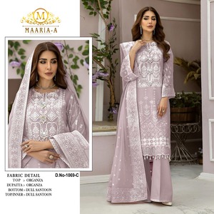 Costume pakistanais à la demande avec broderie Travail ennuyeux avec costume de mariage Latkan pour femme à prix abordable - Product Image 4